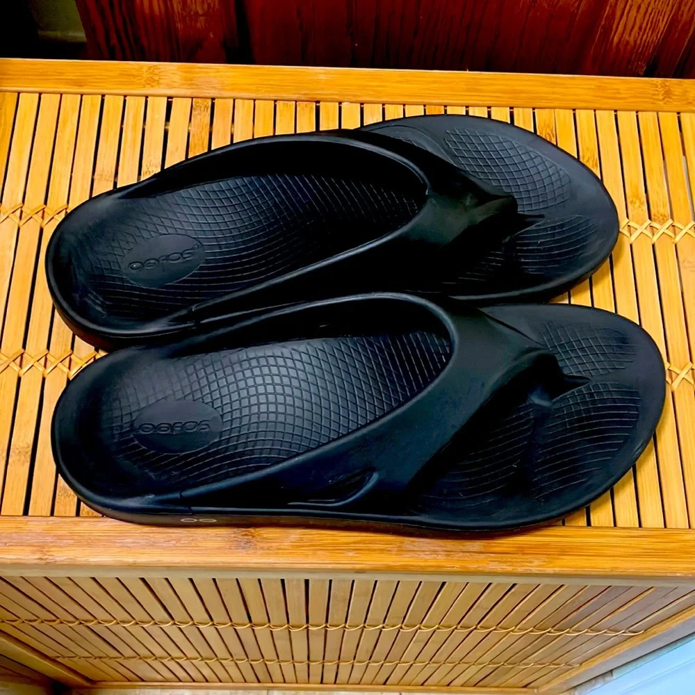 🖤🚶‍♂Oofos Black Toe Post Recovery Sandals Great Arch Support Sz M-13 W-15